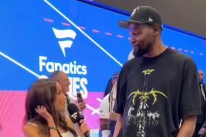 ?美女记者:我可以正式介绍你是火箭的杜兰特吗?KD:非常合适