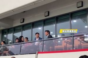 王晓瑞:昨日东亚杯期间,宋凯与韩国足协主席郑梦奎交流