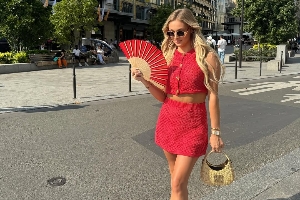 ?哈利今天为何如此生猛?原来是有美女女友抱抱鼓励?