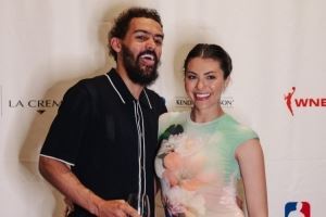 这方面我能差劲?特雷-杨罕见晒与妻子合照 两人2023年结婚