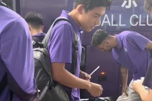 德转信息显示李嗣镕自由身加盟津门虎,他上赛季在克甲踢球