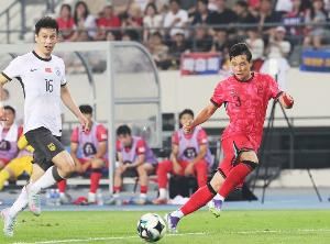  巴顿：与日本韩国确实有差距，东亚杯强度和中超完全是两个概念