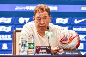  斯卢茨基：关键时刻能拿下3分就是硬道理 朱辰杰内收肌有点不适